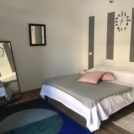 Appartement Monolocale Arredato Con Una Camera à Parme Extérieur photo