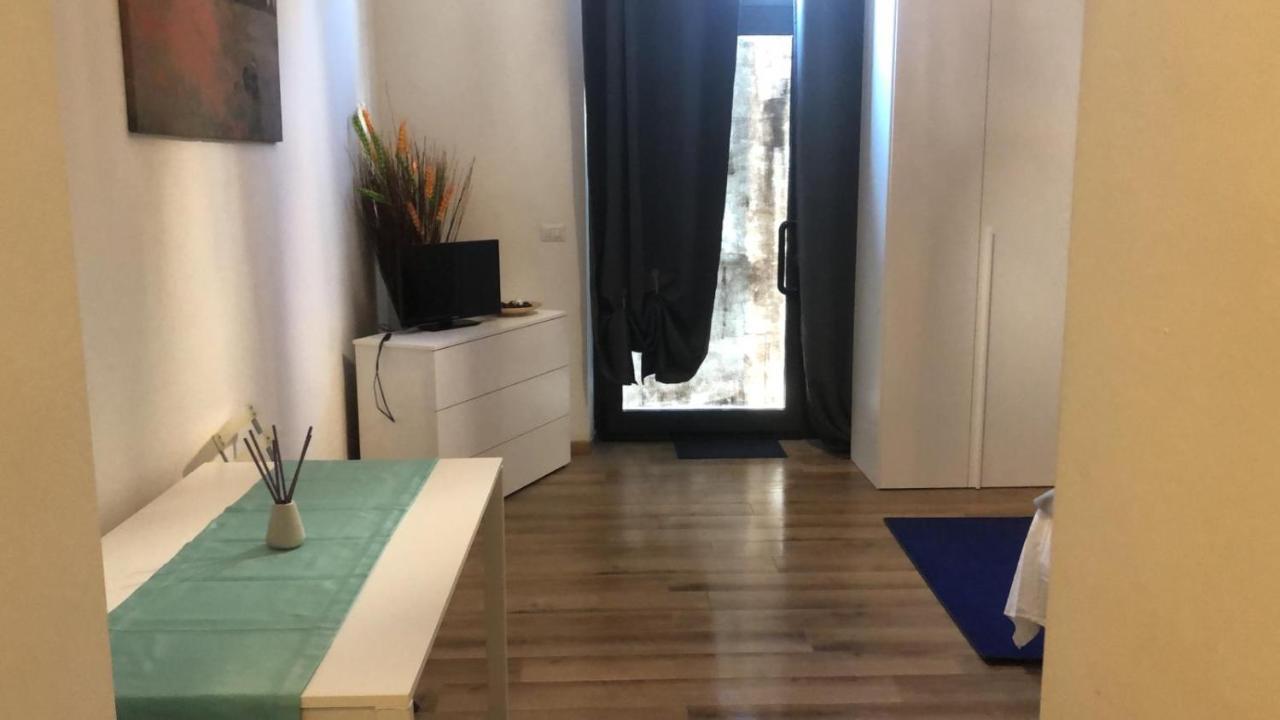 Appartement Monolocale Arredato Con Una Camera à Parme Extérieur photo