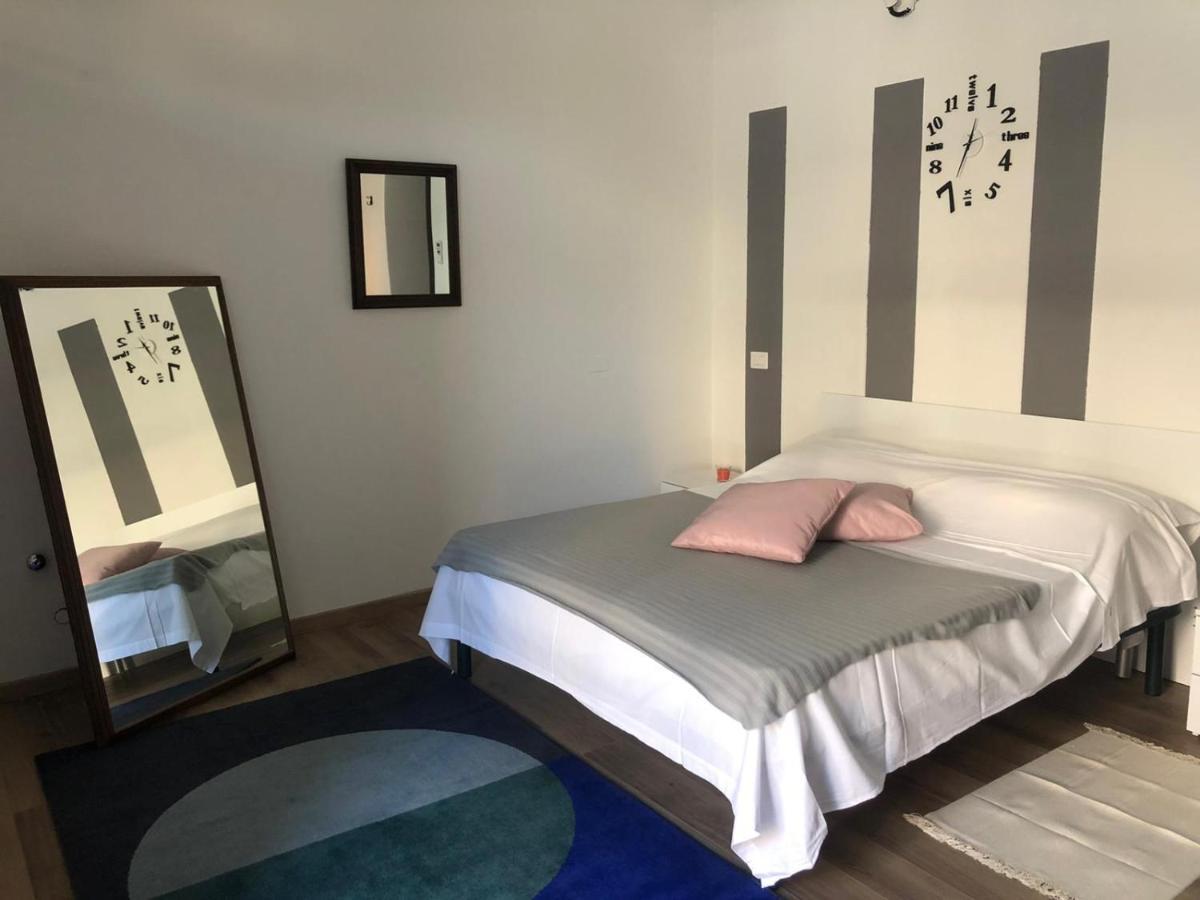Appartement Monolocale Arredato Con Una Camera à Parme Extérieur photo