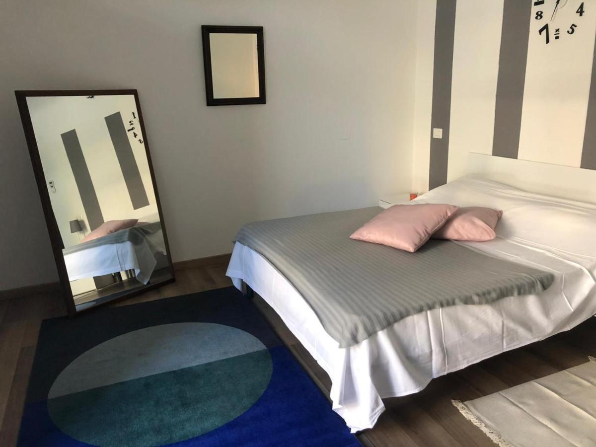 Appartement Monolocale Arredato Con Una Camera à Parme Extérieur photo